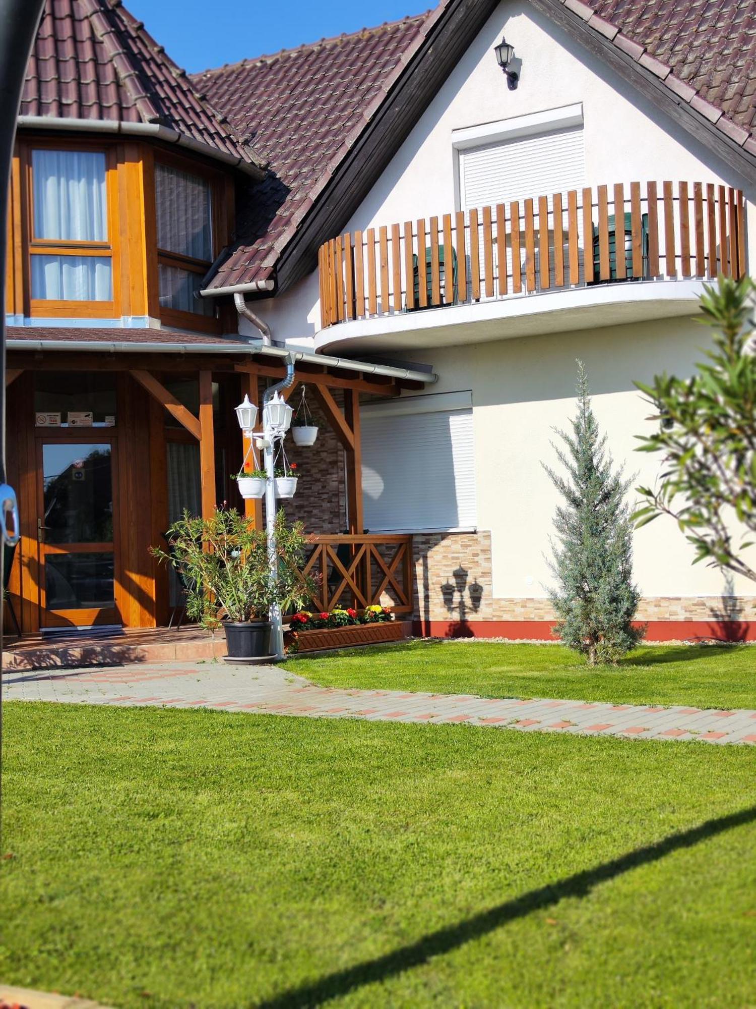 Havasi Vendeghaz Appartement Gyenesdiás Buitenkant foto